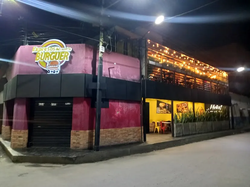 Fachada de Expresos del Centro Burguer, sede Centro de Cagua